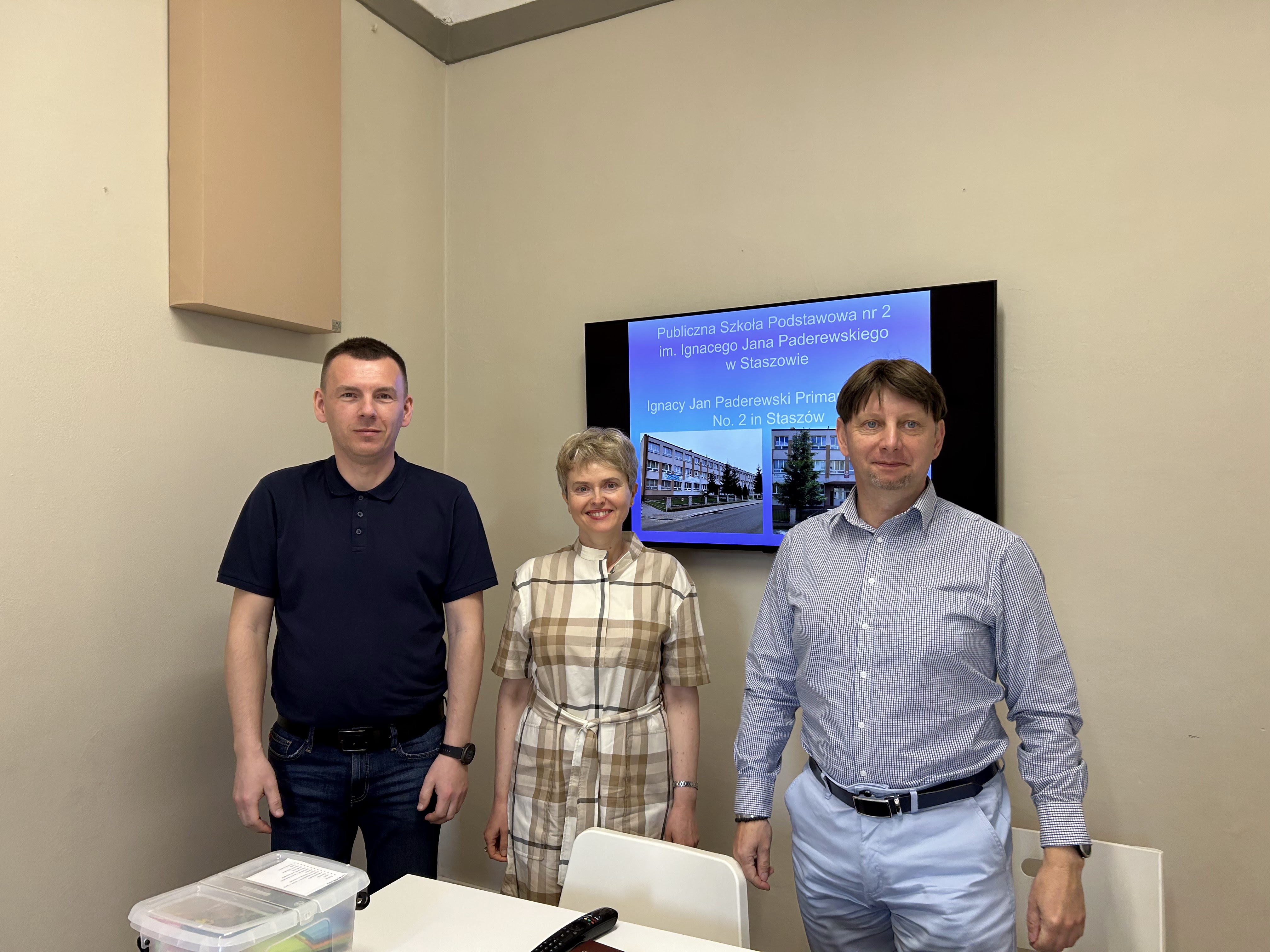 Zbigniew Maruszewski, Małgorzata Rajca, dyrektor dr Dariusz Kubalski podczas kursu językowego  w Europass Teacher Academy